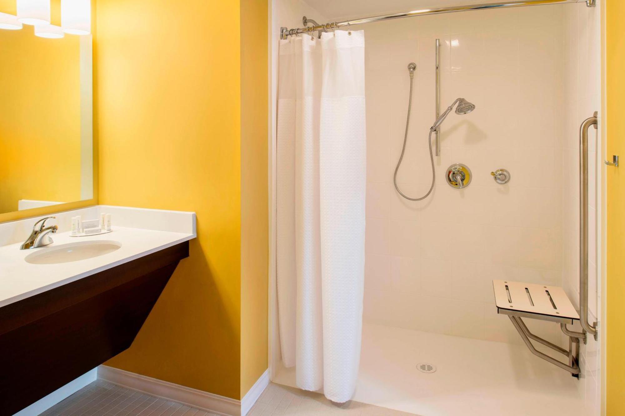 Towneplace Suites By Marriott Red Deer Eksteriør billede