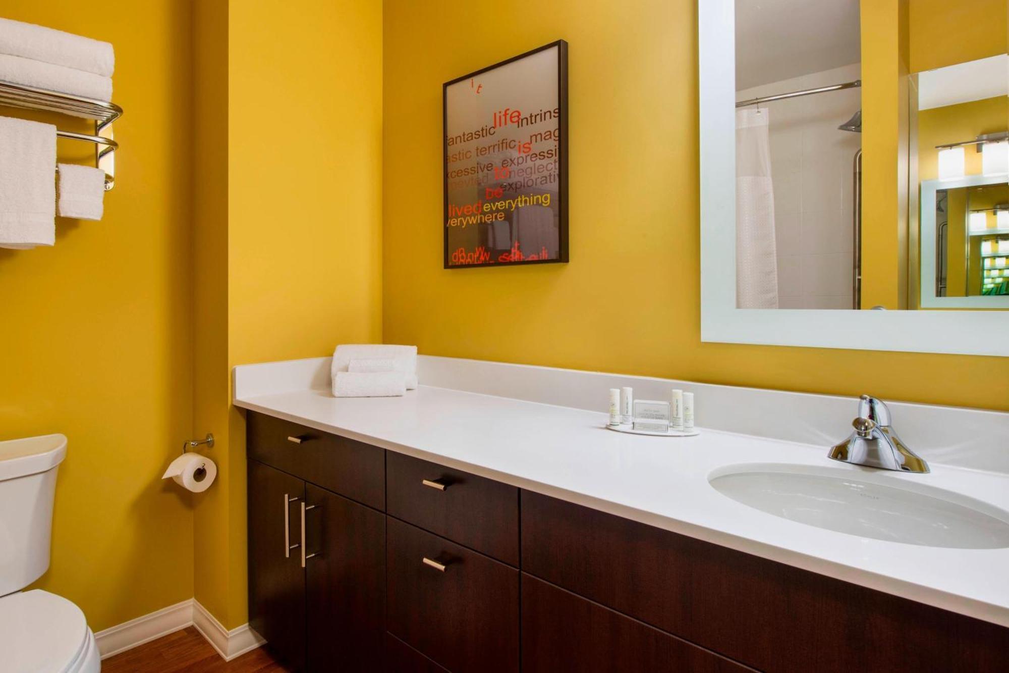 Towneplace Suites By Marriott Red Deer Eksteriør billede